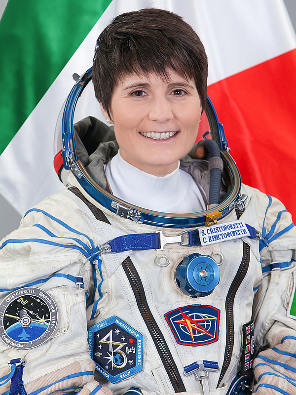 ESA - Samantha Cristoforetti
Flick - NASA Johnson
https://www.flickr.com/photos/nasa2explore/16263151296/in/album-72157632010693700/